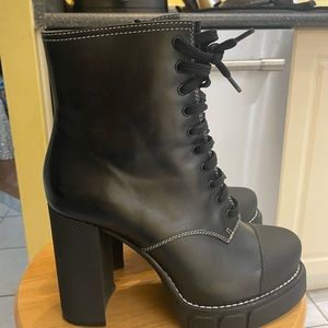 Beautiful, wear once, almost new